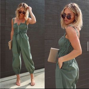 NWT Vici “Hunter pocketed jogger jumpsuit” size small